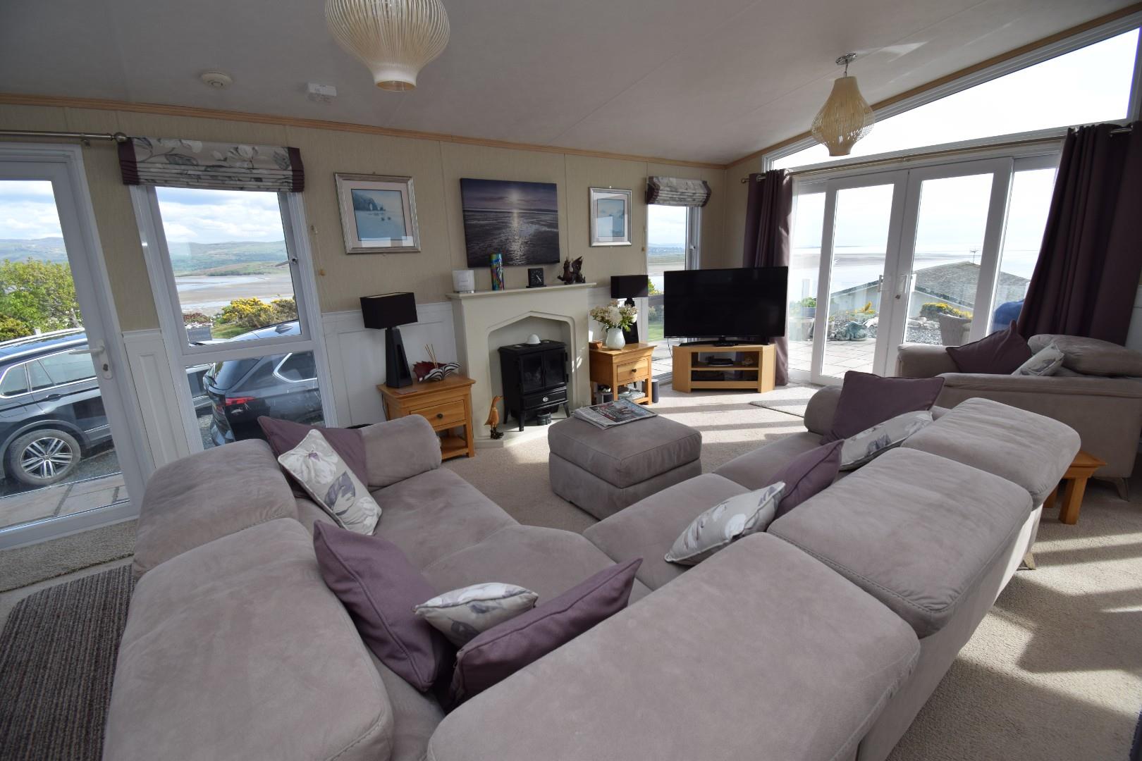 Living Room Area (2).JPG